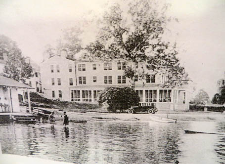 Riverside Hotel